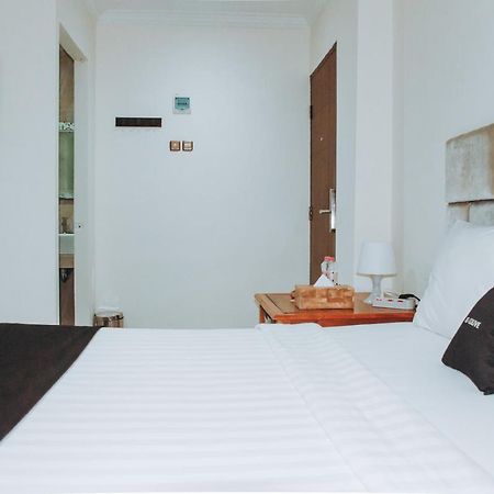 Ds Colive Marina Airport Hotell Semarang Exteriör bild