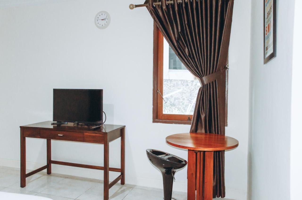 Ds Colive Marina Airport Hotell Semarang Exteriör bild
